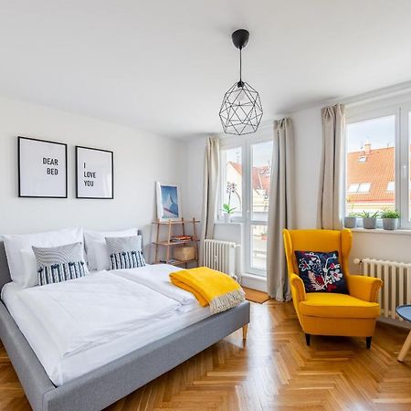 פראג Bright Charming Apt With Terrace, Parking & Airco. מראה חיצוני תמונה