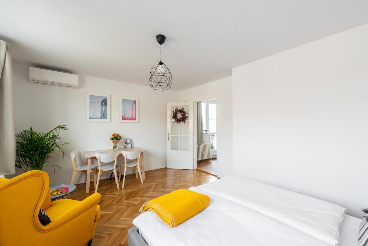 פראג Bright Charming Apt With Terrace, Parking & Airco. מראה חיצוני תמונה